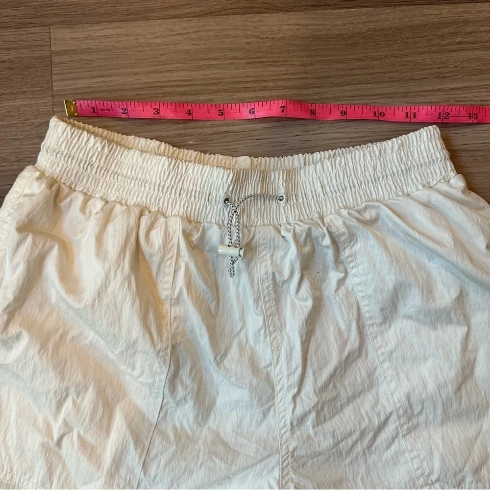 Free People Movement women’s white cinch shorts size XS athletic lined crinkle
